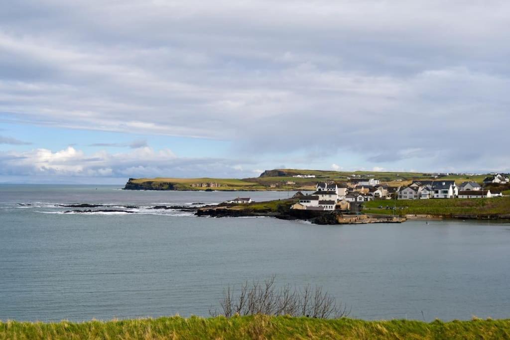 Shoreline North Coast Views Near Giants Causeway & Royal Portrush Holiday home