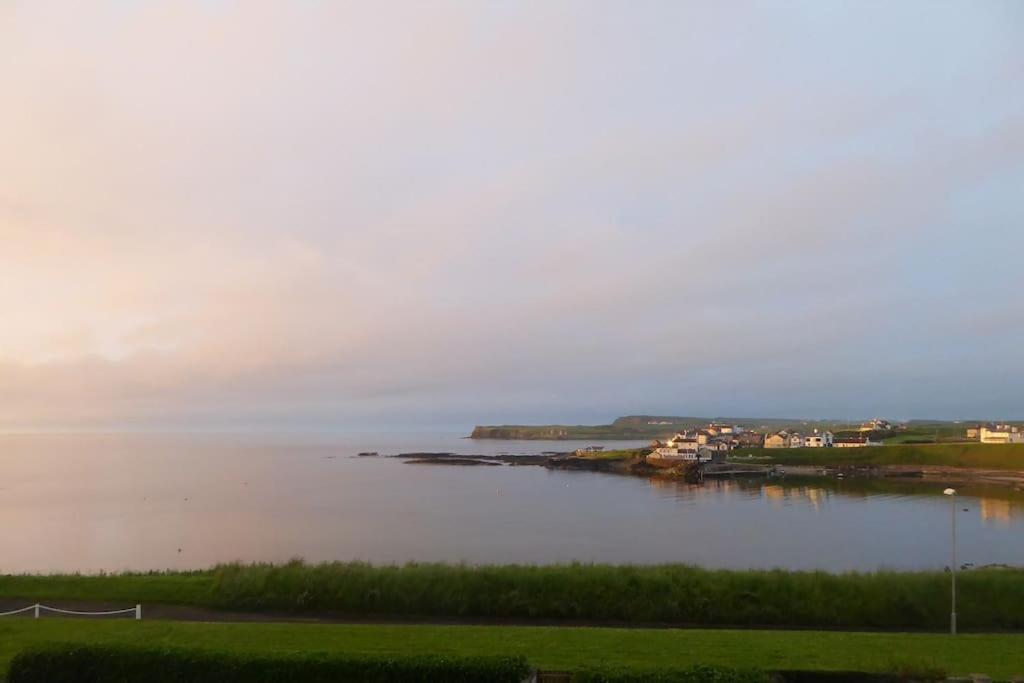 Shoreline North Coast Views Near Giants Causeway & Royal Portrush Holiday home Portballintrae