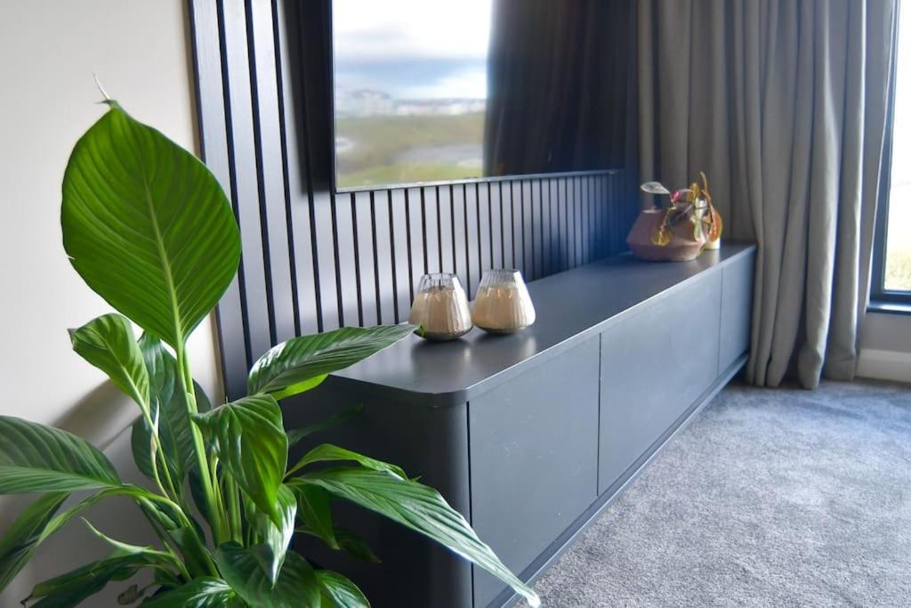 Shoreline North Coast Views Near Giants Causeway & Royal Portrush Holiday home Portballintrae